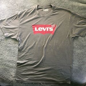 🌻Levi’s Jeans Tee / Men’s Large